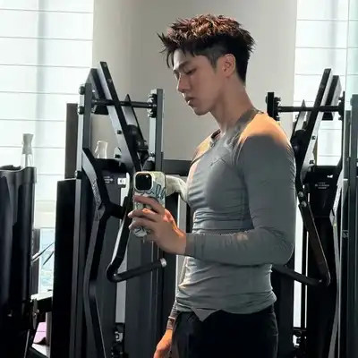 白亮